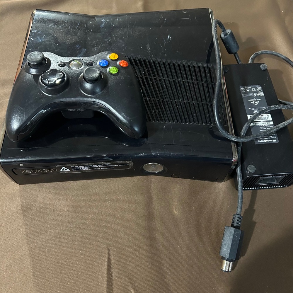 Xbox 360 S Slim Console Model 1439 Black Bundle with Controller